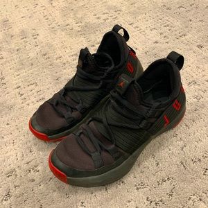 Air Jordan Trainer Pro BG Black/Gym Red Size 4
